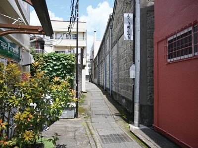 宇都宮市中心部の路地裏にひっそり佇む 「あさり川こみち」